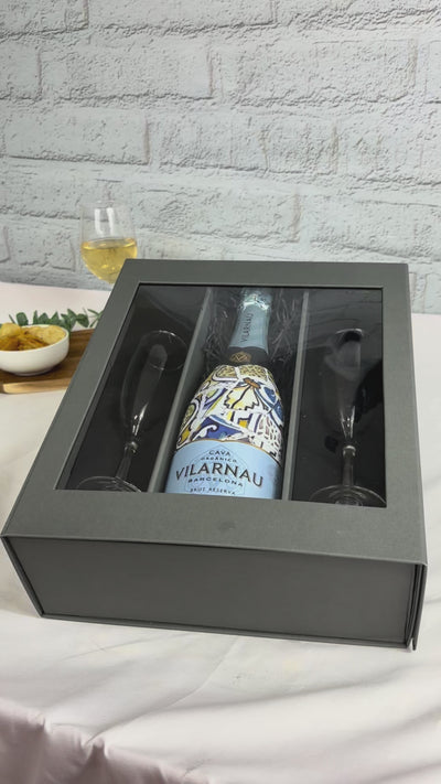 Vilarnau Brut Reserva Organic Vegan Cava Gaudi Sleeve 75cl with 2 x Champagne flutes in Luxury Presentation Box
