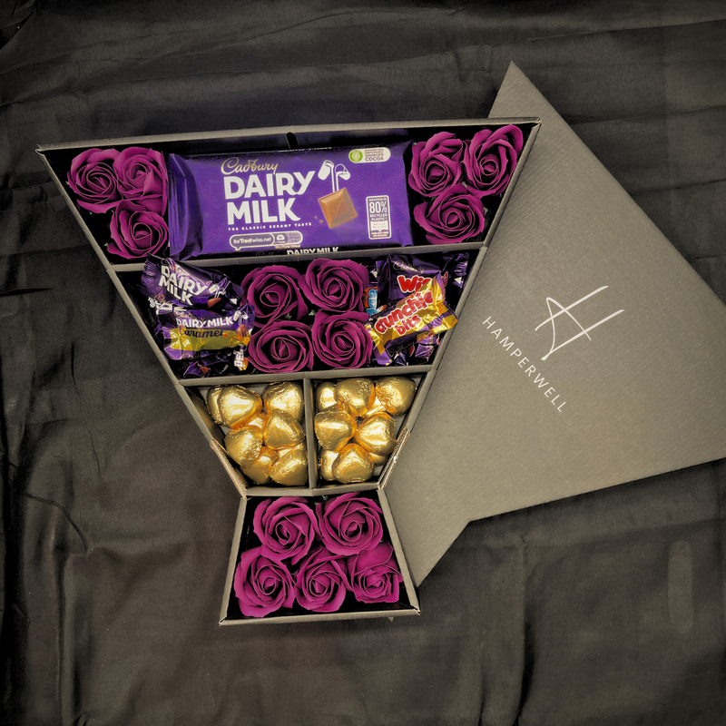 Bouquet de chocolats Cadbury Heroes Signature avec roses violettes