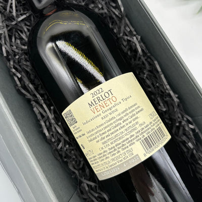 I Castelli Merlot, Pinot Grigio Rosé & Pinot Grigio Wine Trio Gift Set. Back of Merlot bottle.
