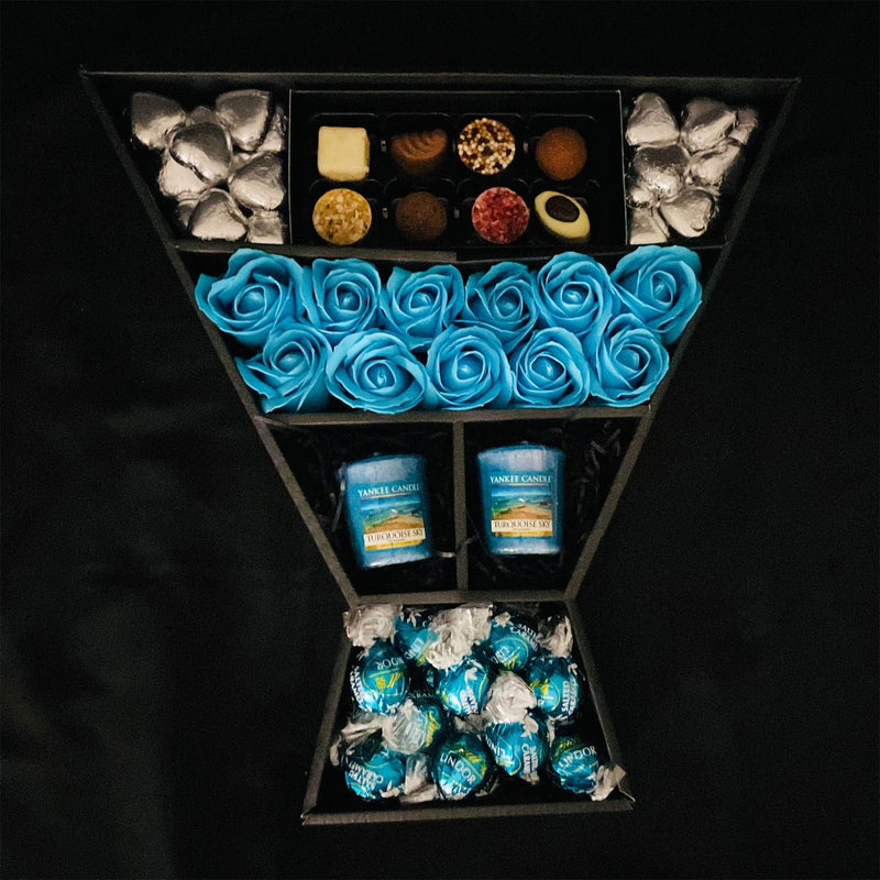 Lindt Lindor & Yankee Candle Signature Chocolate Bouquet With Blue Roses