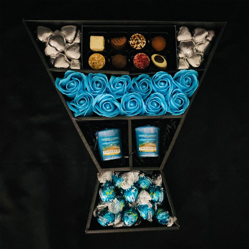 🎁 Lindt Lindor & Yankee Candle Signature Chocolate Bouquet With Blue Roses (100% off)