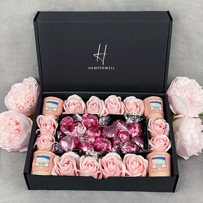 Yankee Candle Ultimate Gift Hamper With Pink Roses on grey background